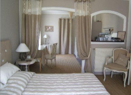 Les Chambres D'Hotes De La Ferrage La Tour-d'Aigues Bagian luar foto